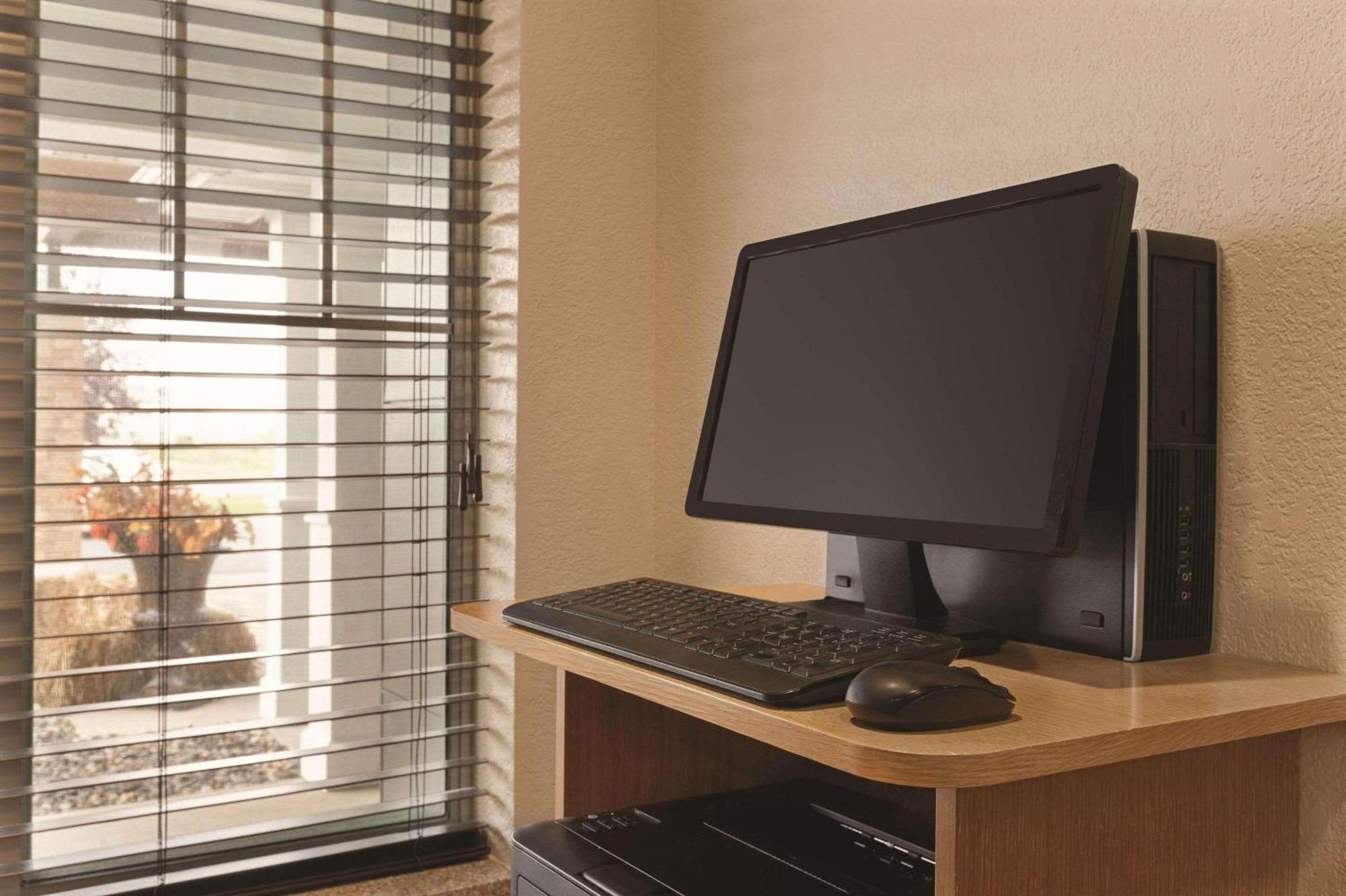 Country Inn & Suites By Radisson, Willmar, Mn Buitenkant foto