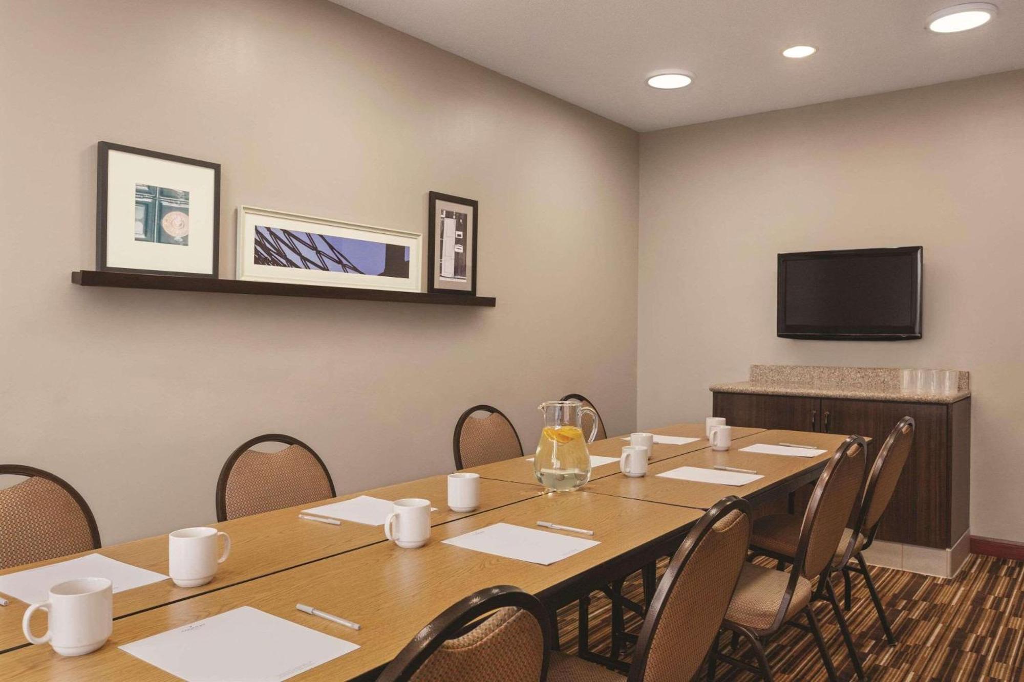 Country Inn & Suites By Radisson, Willmar, Mn Buitenkant foto