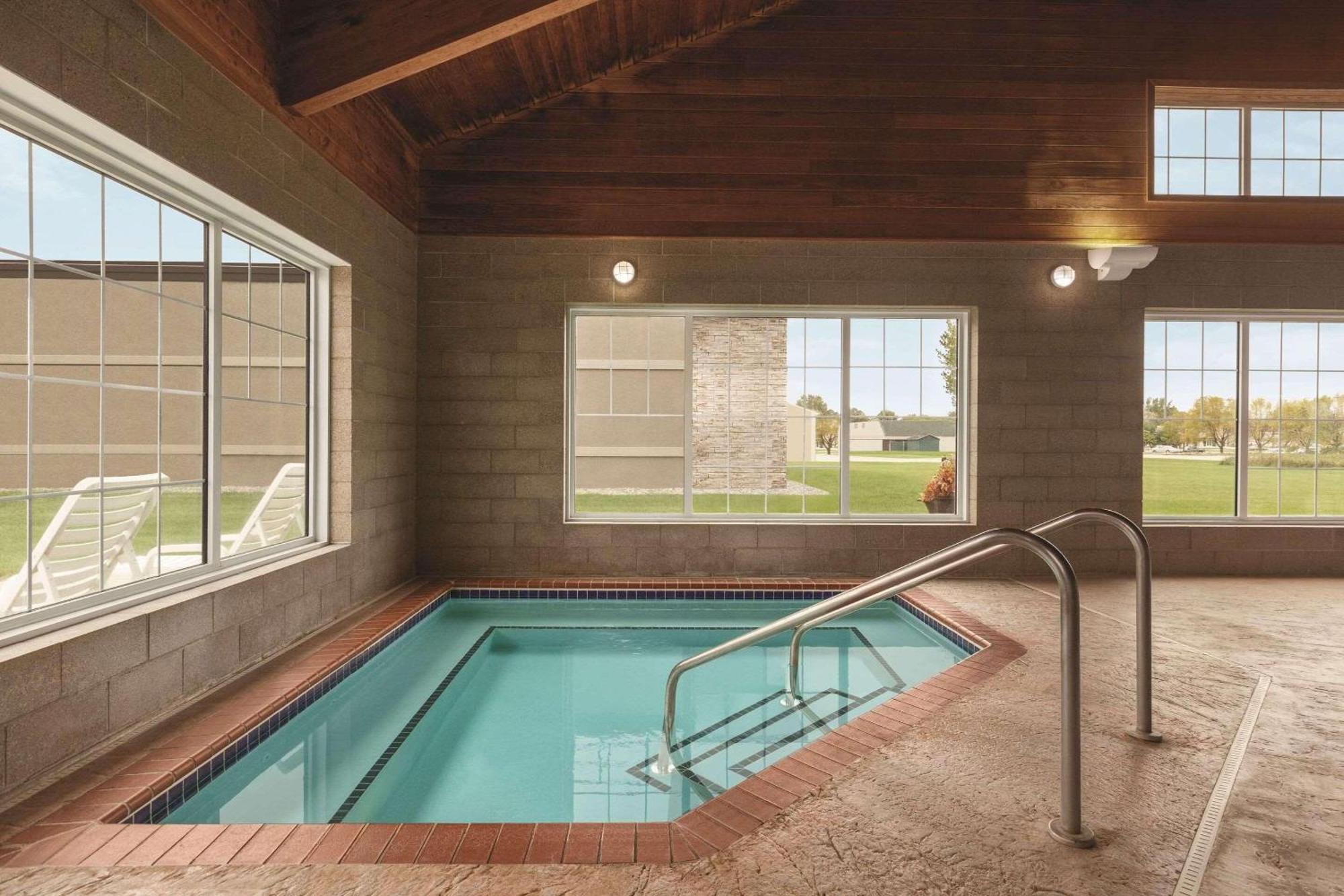 Country Inn & Suites By Radisson, Willmar, Mn Buitenkant foto
