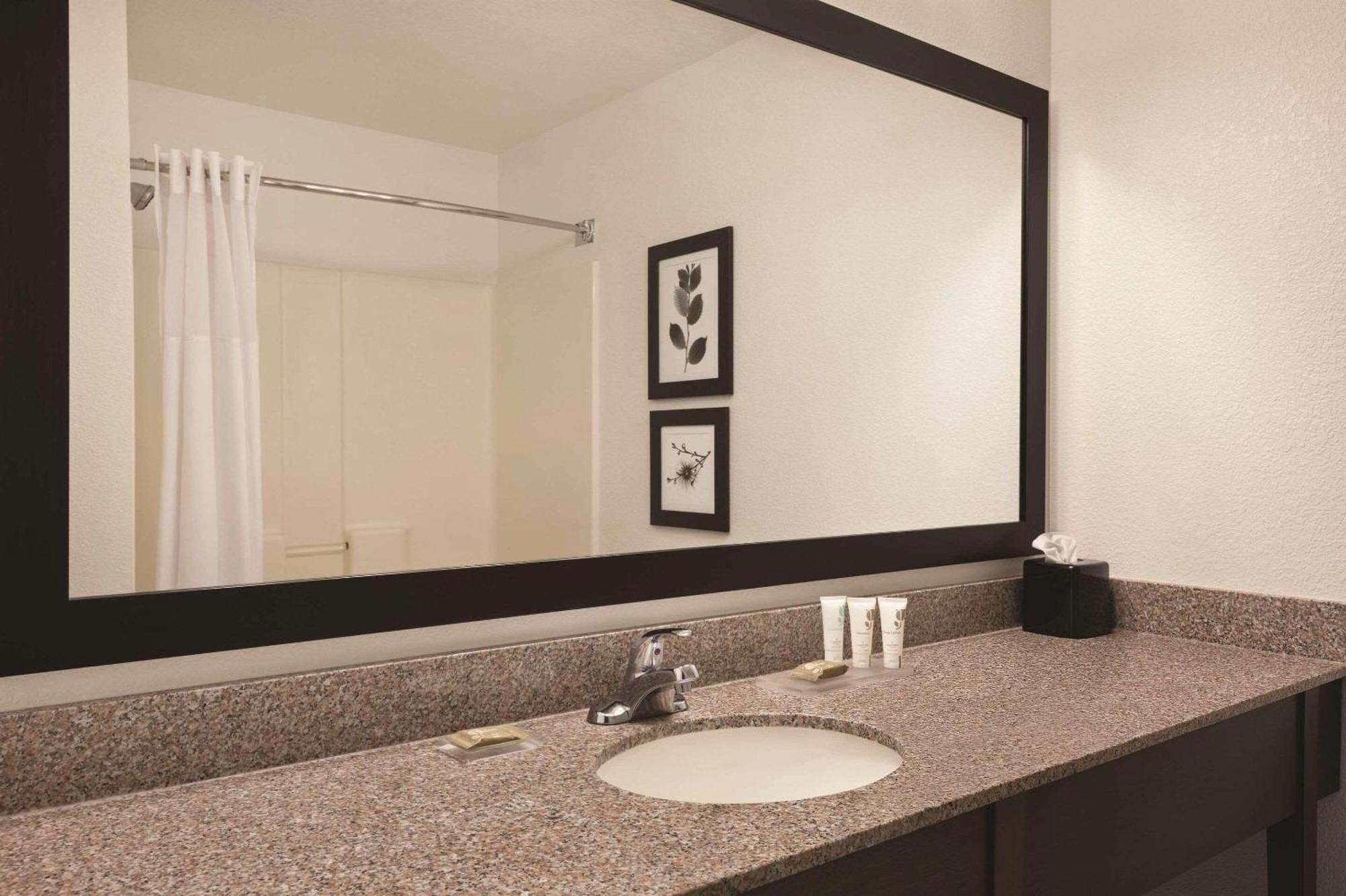 Country Inn & Suites By Radisson, Willmar, Mn Buitenkant foto